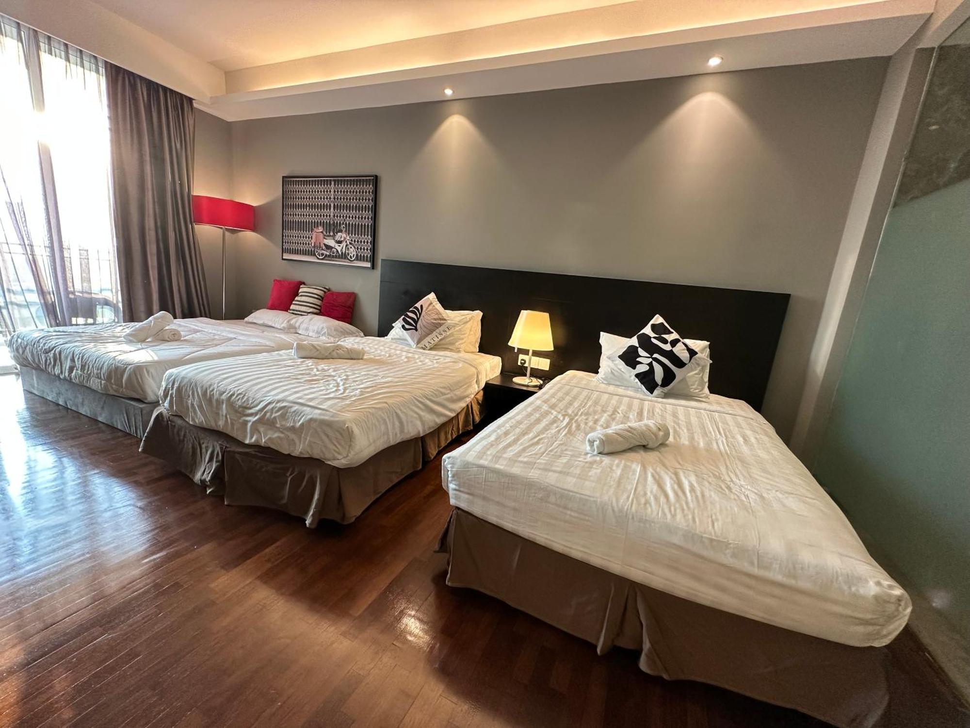 The Shore Residences I Free Wifi Near Jonker Apartemen